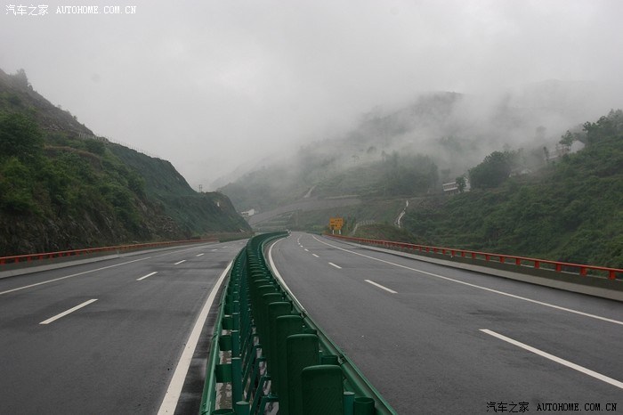 秦岭深处的西康高速美景