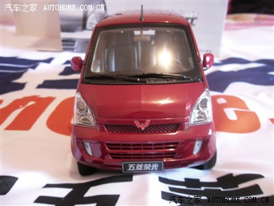 红色的五菱荣光,是不是很骚包啊!