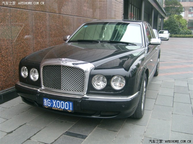 这辆宾利雅致是义乌的!停天一广场!拍了!