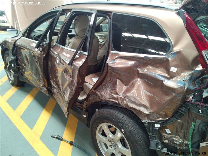 【图】坛子里貌似还没有的侧撞图片~_沃尔沃xc60论坛_汽车之家论坛