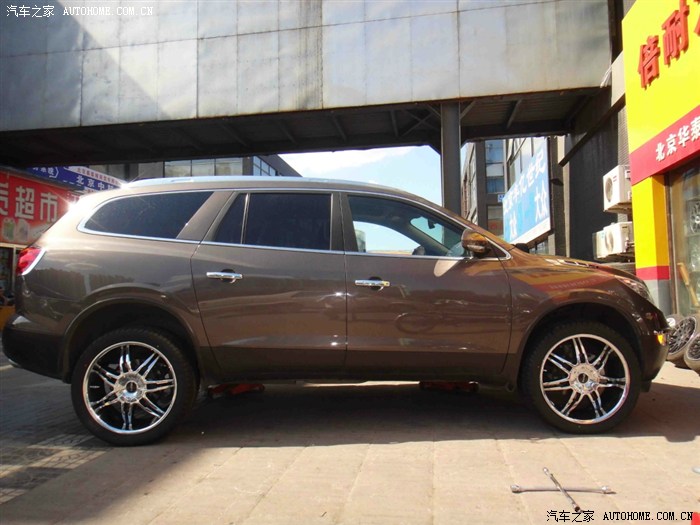 昂科雷改装22寸轮毂这么大的车不改成大脚不好意思出门