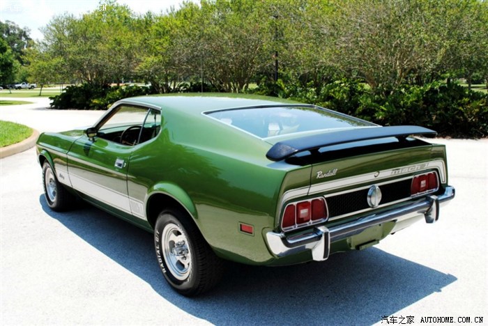 1973年的野马这个颜色够亮的