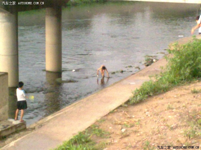 通惠河-裸澡哥
