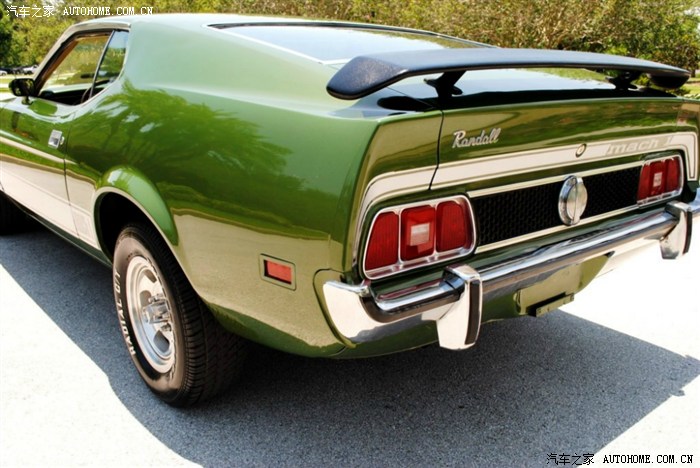 1973年的野马这个颜色够亮的