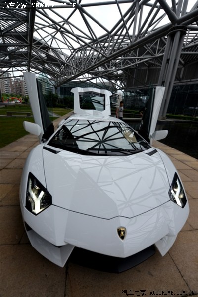 林宝坚尼-白色大牛lp700   奔驰amg-sl63作业分享