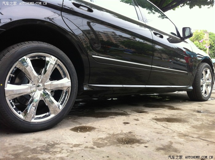 分享奔驰r350改20寸电镀轮毂另出原产轮毂轮胎