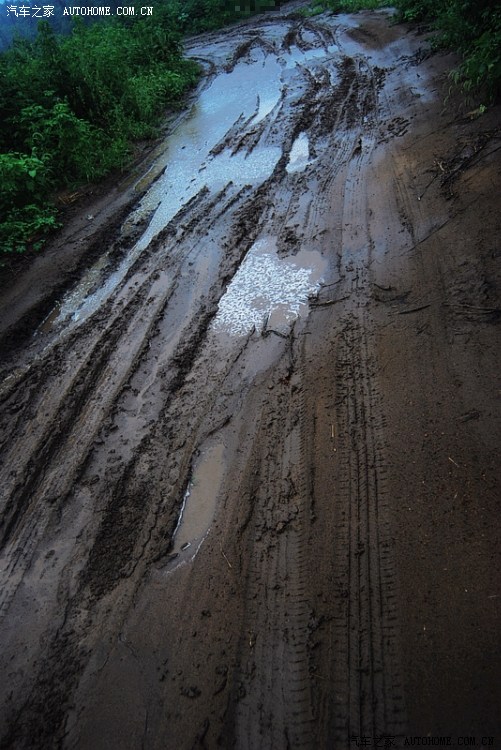 下雨了,玩了圈泥巴地