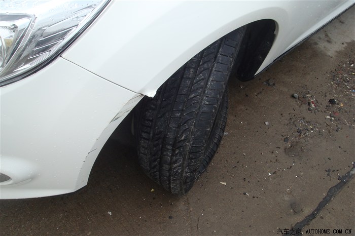 终新福克斯两厢白色风尚版提车6天钢圈爆裂消费者如何维权