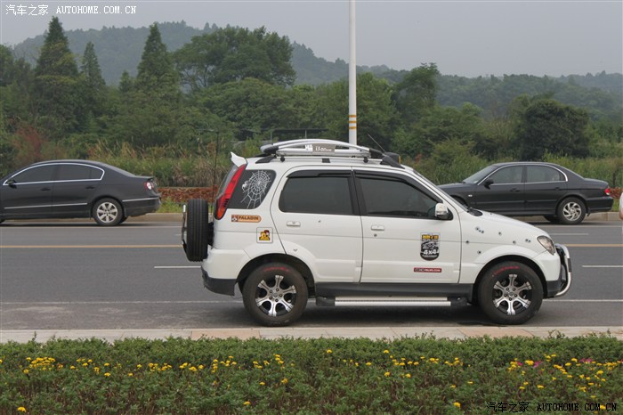 2377 | 回复: 29 众泰2008论坛 5008加装自制备胎位置倒车灯支架,实物