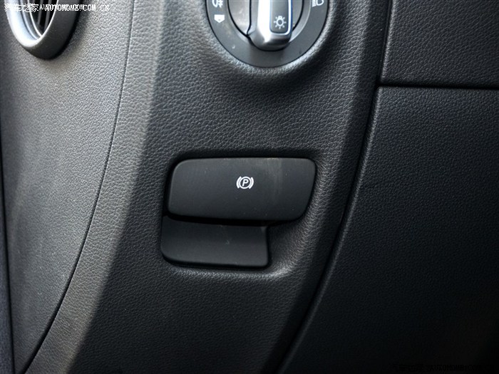 q7这手刹太坑爹了,弄个电子手刹就那么费劲么.