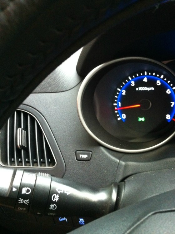 箭头转至大灯位置,近光灯亮.仪表盘绿灯亮