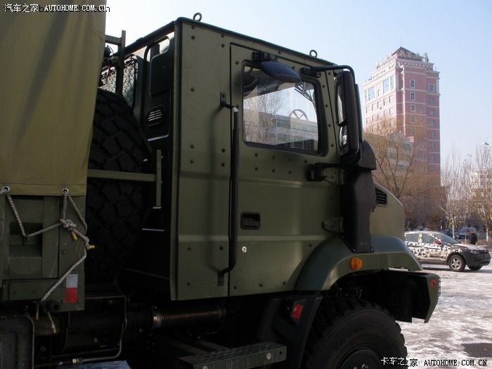 据说中标的新一代解放军军用卡车