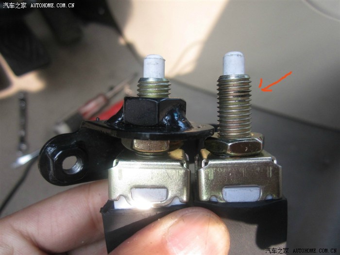 自己动手更换刹车灯开关