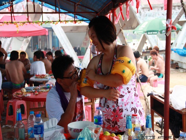 汽车之家大连分站海边小聚比基尼美女波涛汹涌