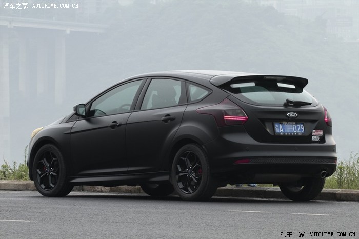 国内首台新福克斯亚光黑涂装首发