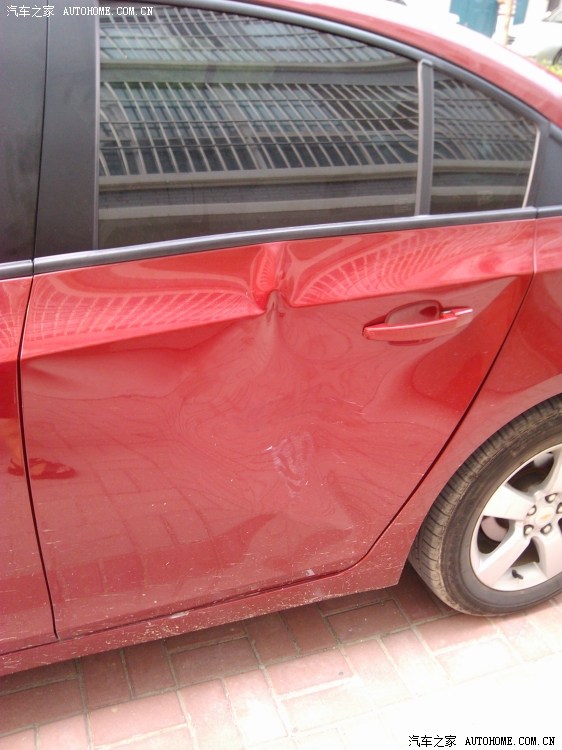 车门被撞变形更换后门外壳