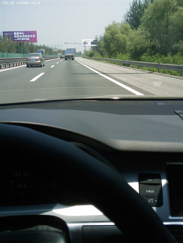 高速路上.安全第一