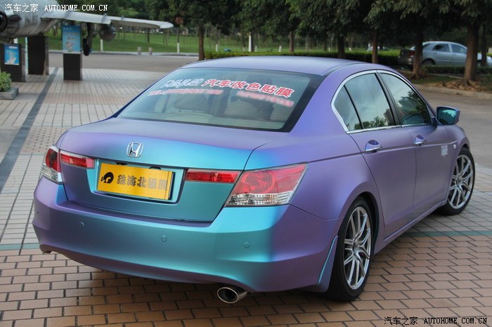 八代雅阁全车变色龙贴膜作业将浮夸进行到底