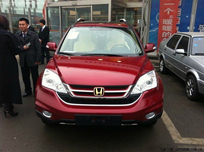 给大家看看我的本田crv改装换成了全车金色标的crv金标