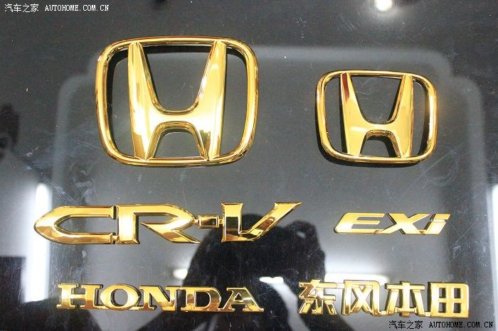 给大家看看我的本田crv改装换成了全车金色标的crv金标