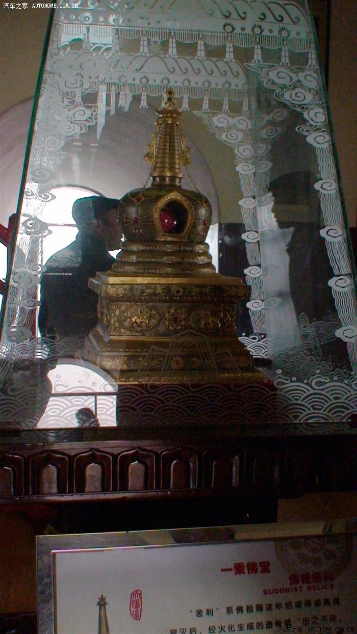 进入大雁塔内,一层层往上爬. 灵塔内佛指舍利