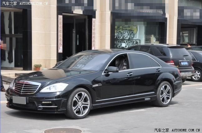 在这里给大家展示一下12款奔驰s350改装超级外观