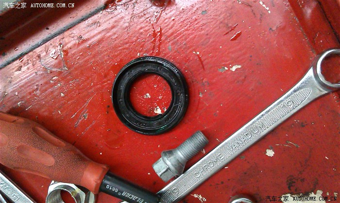 到4s店更换左半轴油封,图不多,请各位上眼.