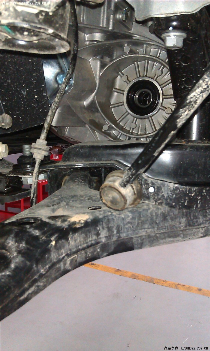 到4s店更换左半轴油封,图不多,请各位上眼.