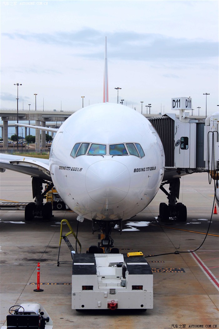 阿联酋航空的机队中没有中型飞机,连波音767这样的半宽体客机也入不了