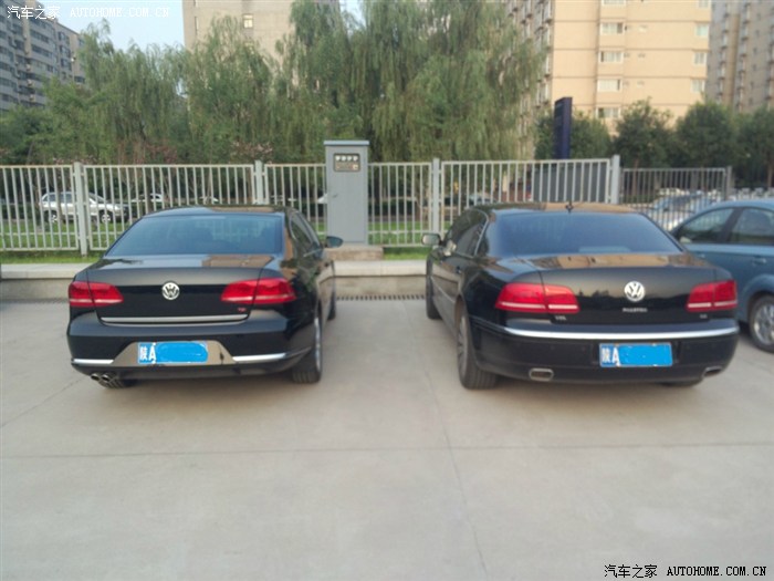 哥俩好!迈腾遇辉腾.