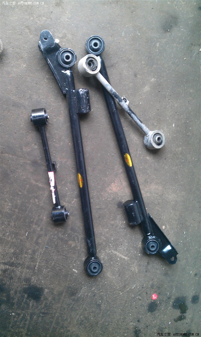 车子急加速左右晃更换后减震拉杆