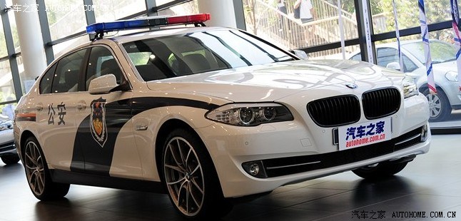 刚看到的图片5系宝马警车