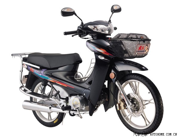 回了趟老家,看见初中老师的那辆当年我追过的摩托.大阳dy90?