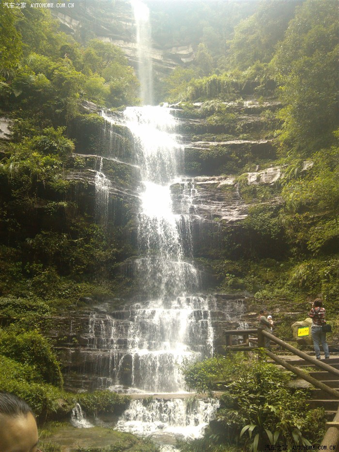 还是瀑布--千层岩瀑布有120米高,10米宽