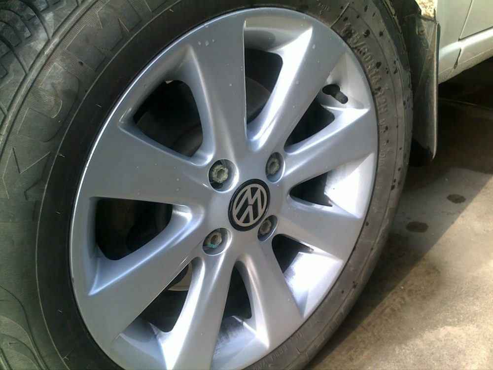 捷达伙伴8900公里首保,换轮毂