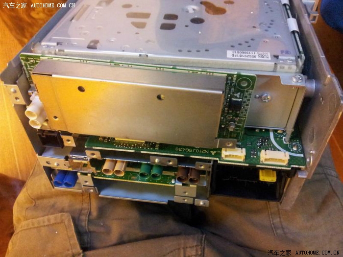 解剖奔驰e系e260l原车dvd导航主机改rca低电平音频输出,求精!