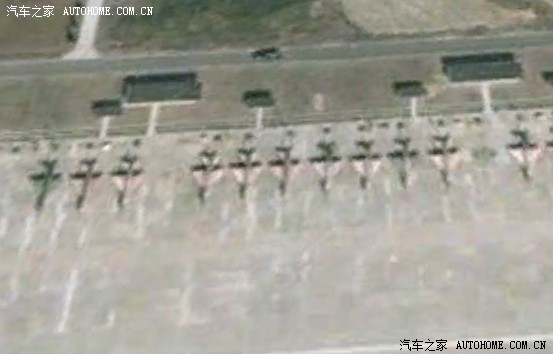 今天徐州军用机场的歼十战斗机一个劲的起降 