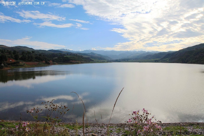 向南行数十公里到达渭源八景之一石门水库,黄昏时分观湖光山色