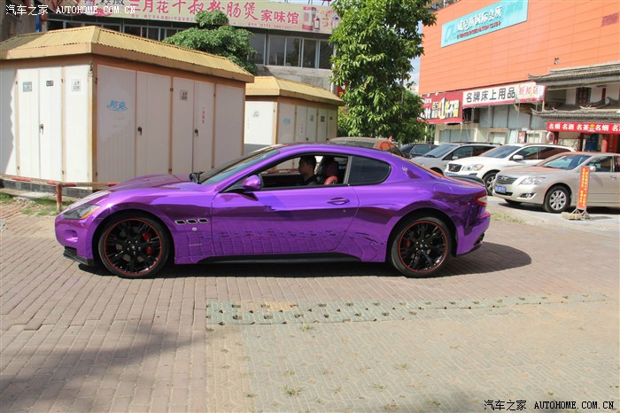 紫色玛莎拉蒂跑车图片