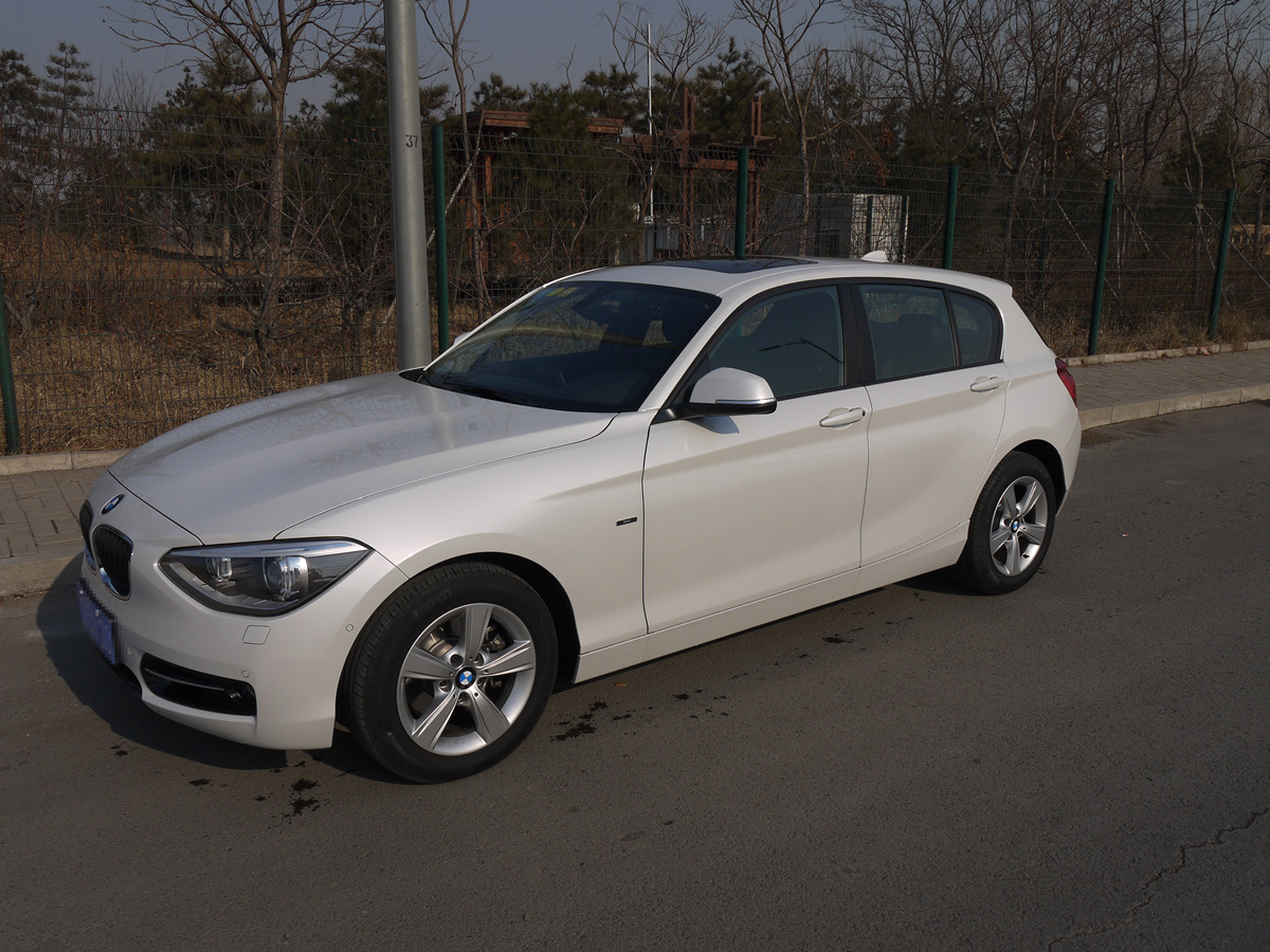 宝马118i矿石白运动版加原厂真皮座椅一千公里作业