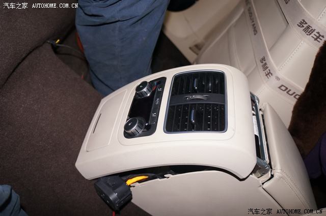 新迈腾安装原厂后排座椅加热增加了屁股的温度也增加了档次