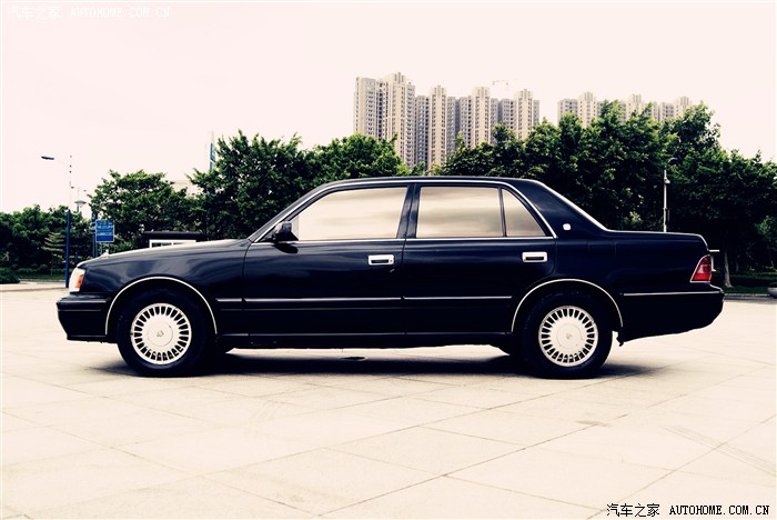 随拍爱车第十代丰田皇冠jzs155