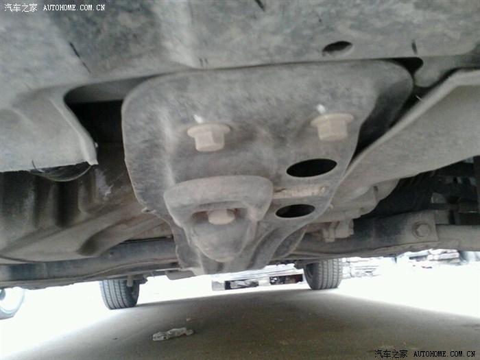 比亚迪f3的拖车挂钩在哪里