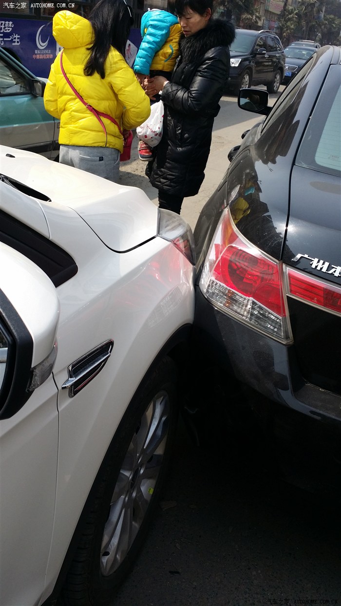 【图】朋友的翼虎和雅阁的轻微刮擦_翼虎论坛_汽车之家论坛
