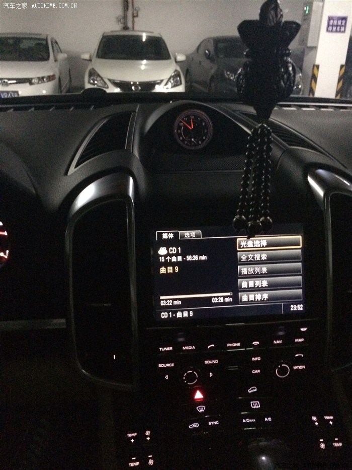 求问铂金版卡宴标配秒表晚上亮吗