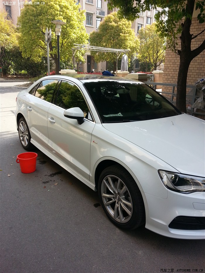 白色有二种,我买了冰川白,是金属漆.