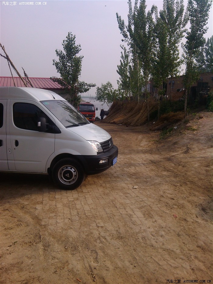 周末我们行6人去钓鱼,爽,没买大通之前,2人开辆车,钓鱼