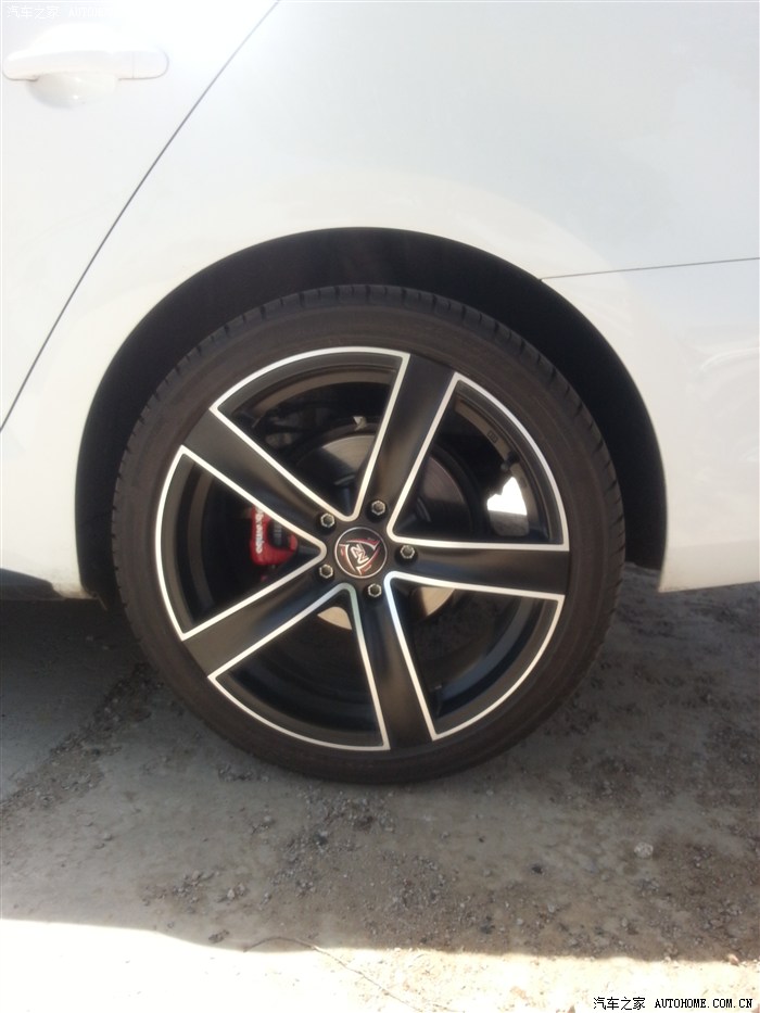 今天看一速腾装这轮毂挺漂亮