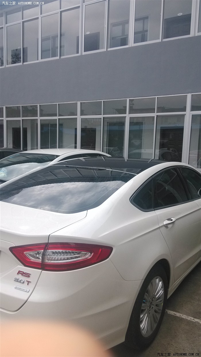 新蒙迪欧贴黑顶好看吗?