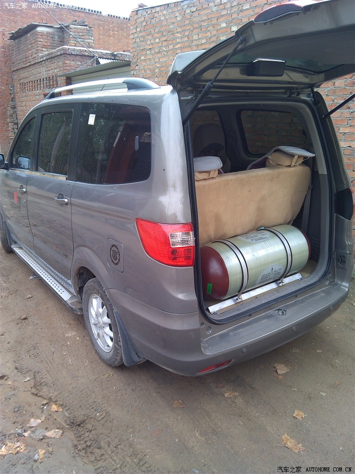 北汽威旺m20 改装天然气了.双燃料.红色的.